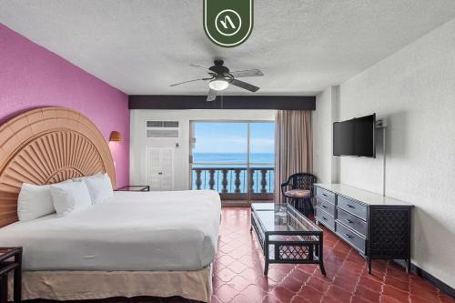 Costa Sur Estudio 3 | Beachfront studio, pool, AC