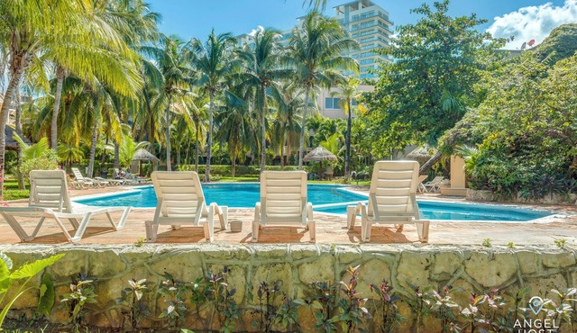 Deluxe Suites at Villas Tropical