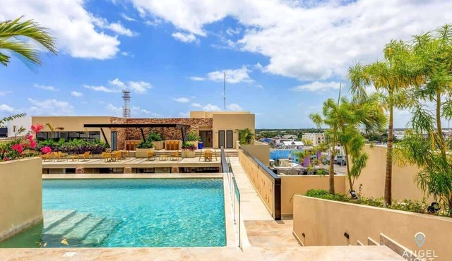 Downtown Studio with Balcony, Rooftop Pool & Gym