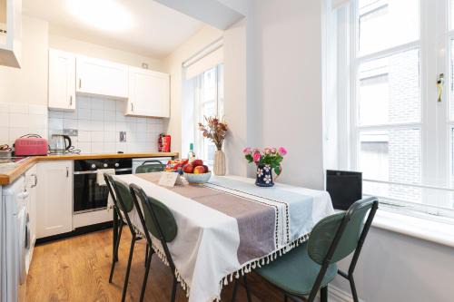 Dublin Central Spacious 3BR Apt in Temple Bar in Dublin