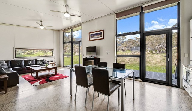 Ecocrackenback 16 'Sustainable chalet close to the slopes.' in CRACKENBACK