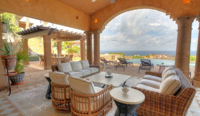 El Altillo Cabo Villa with Infinity Pool and Private Casita in Puerto Los Cabos