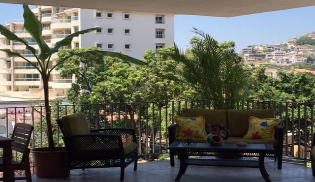 Emiliano Zapata-1 BLOCK TO BEACH- IN THE HEART OF THE ROMANTIC ZONE!