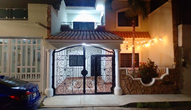 ENTIRE 3-bedroom house, close to the MOLECON