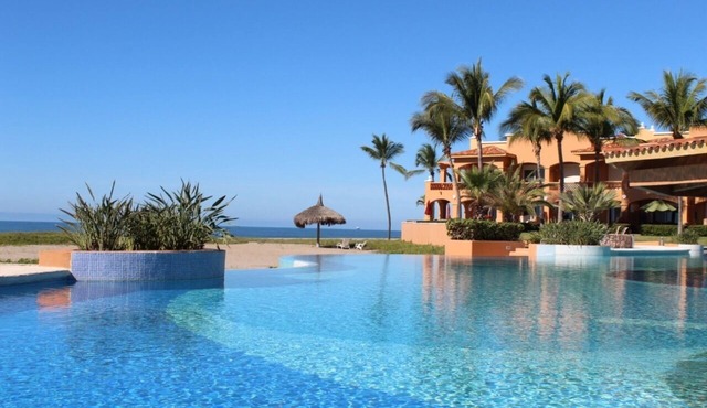 ESTRELLA DEL MAR OCEAN FRONT CONDO- PRIVATE RESORT