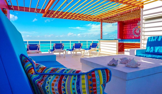 "Fall" into paradise.Special rates-Oceanfront-Private pool, 4,000 sq. ft. home in Isla Mujeres