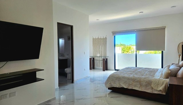 Family House in Privada Huayacán, Cancun 3 Bedrooms,Shared Pool & Great Location