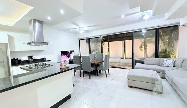 Family house with jacuzzi in residential Cancun, Excellent location