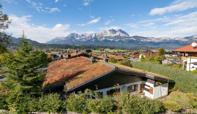 Fantastic mountain view chalet, 10 min to Kitzbühel, ski in ski out, 8 persons in Oberndorf in Tirol