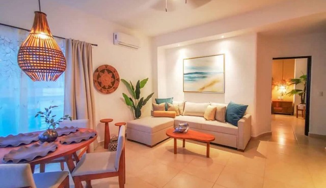 Favorite Location! Walk to beach & Romantic Zone