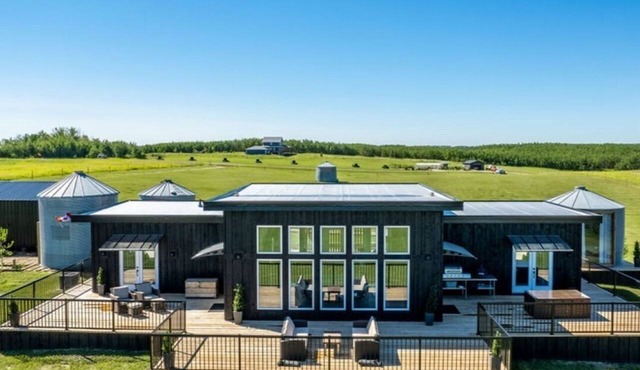 Gorgeous Private Vacation Home -Pool, Hot Tub, Sauna and View, Disc Golf Course in Carpenter
