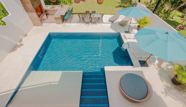 GORGEOUS VILLA PRIVATE POOL, BEACH & GOLF