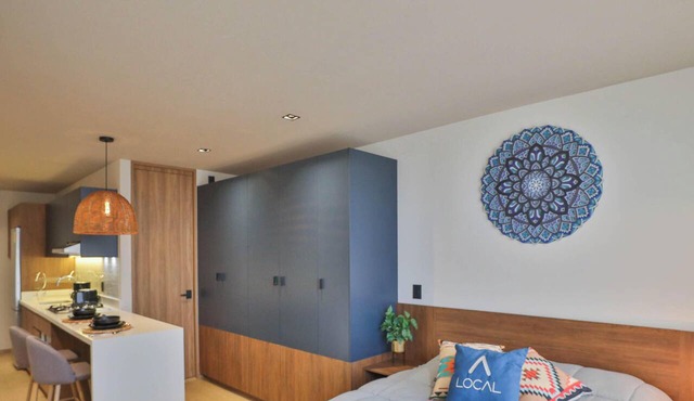 Habitación estándar con cocineta y balcón
