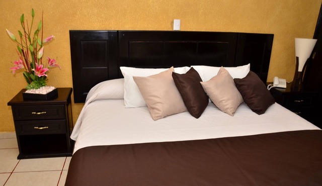 Hotel Suite Azomali