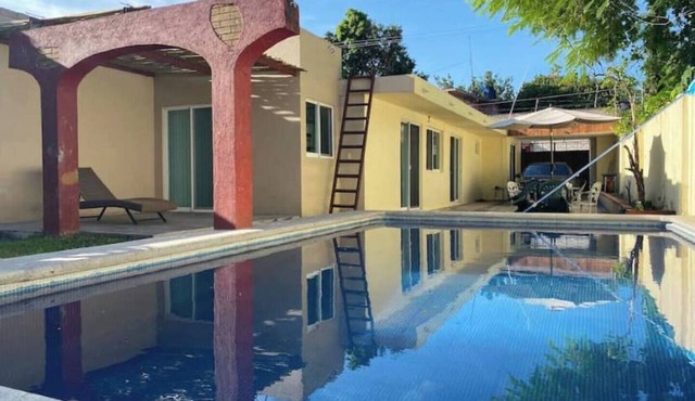 House with a Private Pool in Centro