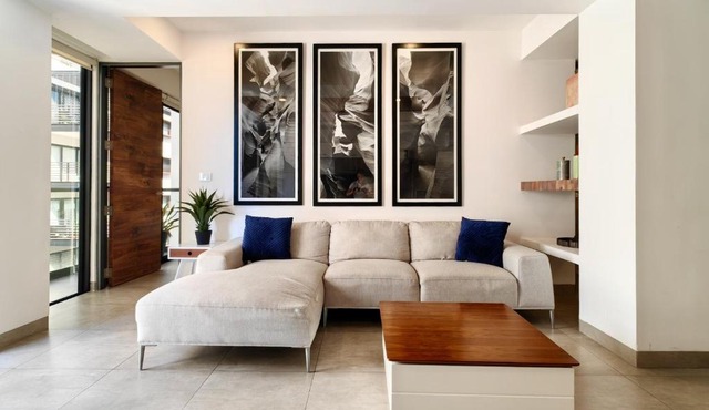 Icono 402 by Booking-Guys