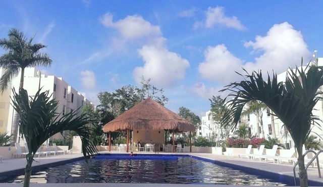 Ideal for couples! Perfect and safe for relaxing, reading and swimming in the pool!