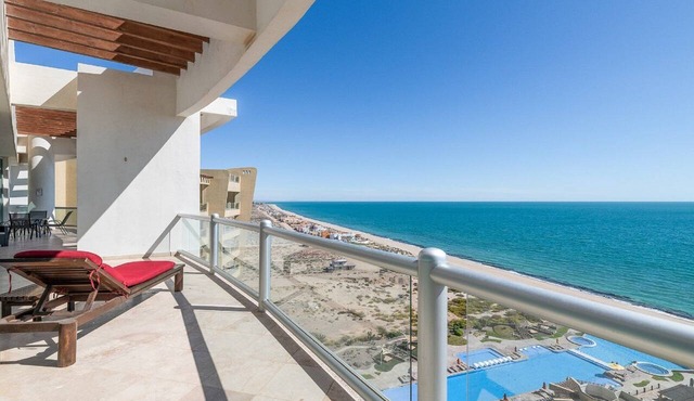 Incredible and Spacious Penthouse with Ocean View