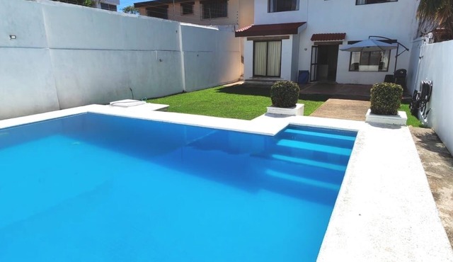 Incredible house with pool and garden