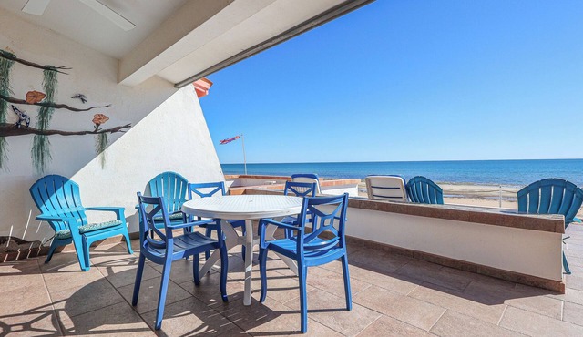 Kasa Kris – Beachfront, Sleeps 6, Las Conchas