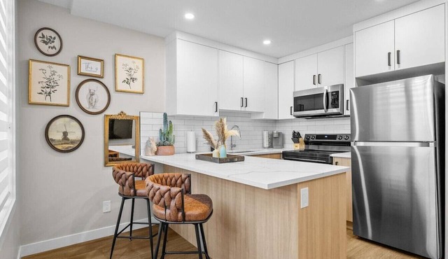 King Bed | Min to UofC | NEW in Calgary