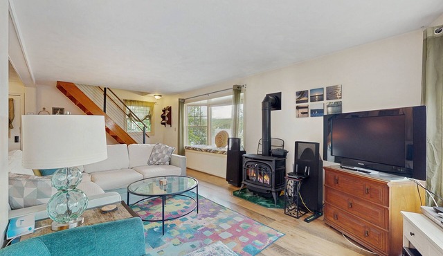 Lakefront home with private deck, kayak - beautiful sunsets in Keuka Park