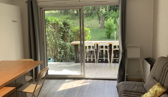Large studio 4/6 people south facing balcony terrace garden in Barcelonnette