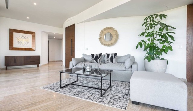 Lavish 3 BD Apartment with Private Pool