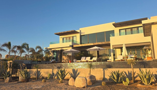 Lux New Home Pickleball, LapPool, Jacuzzi, Sauna, Cold Plunge. 1/2M Beach-Trail in El Sargento