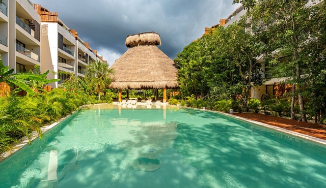 Luxe 2BR Oasis | Gym | Pools | Beach Shuttle