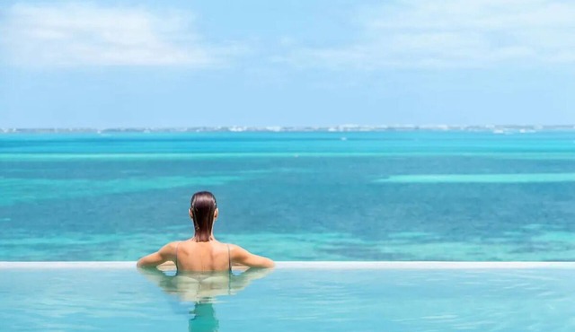 Luxury 2-bedroom Ocean view condo , Gym Spa & Infinity Pool