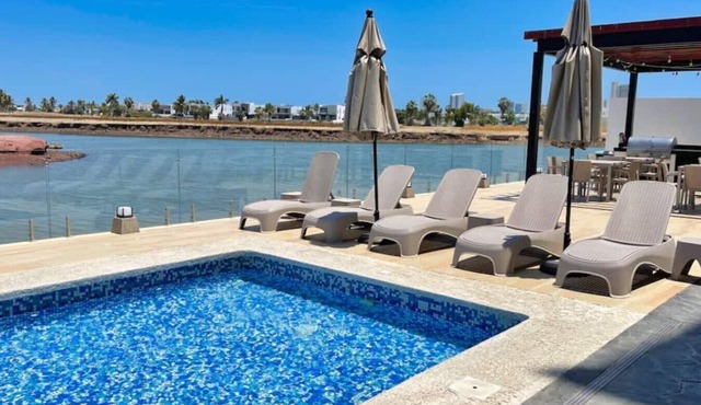 Luxury apartment with pool, spectacular views
