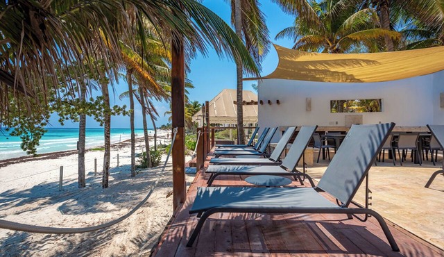 Luxury Beachfront 6-bedroom villa in wonderful Xpu Ha Beach with housekeeping