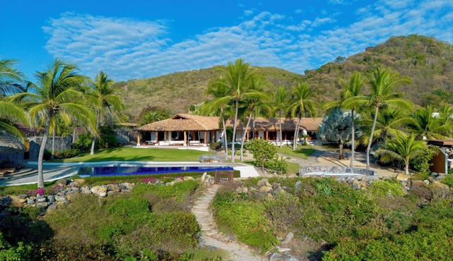 Luxury Beachfront Villa, Infinity Pool, Troncones Surf Point, Mexico