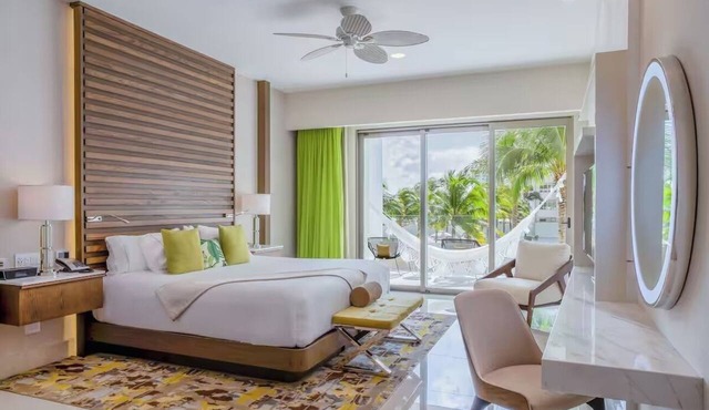Luxury Oceanfront Studio King Bed/Garza Blanca Cancun/Optional All-Inclusive