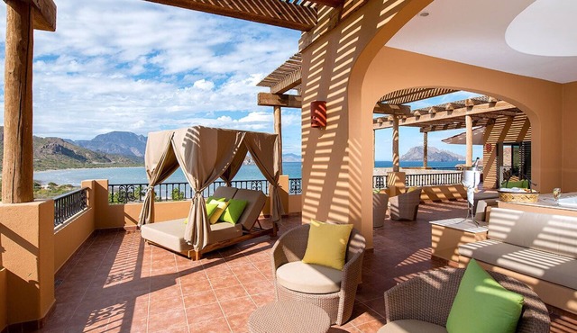 Luxury Villa with Stunning Sea Views in Loreto in Loreto