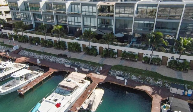 Luxury Waterfront Villa Puerto Cancun Marina