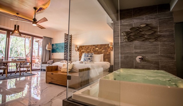 Mia Bacalar Luxury Resort & Spa