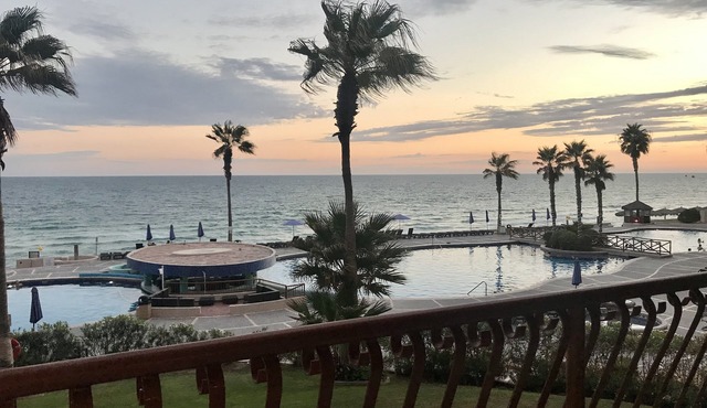 MODERN 1 BEDROOM OCEANFRONT CONDO WITH BREATHTAKING VIEWS 🌴SONORAN SUN RESORT🌴