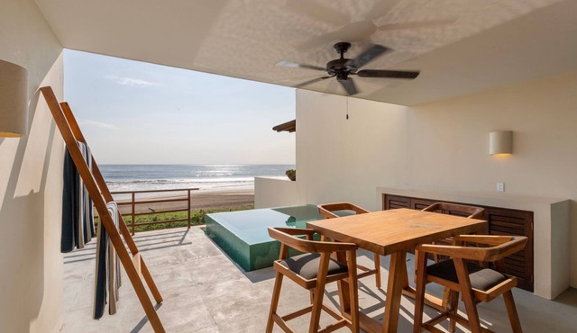 Modern 2BR Villa w/Sea Views + Breezy Terrace in Zihuatanejo