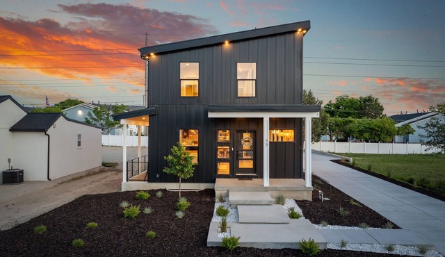 Modern Style Home, Near Expo, RSL, Skiing in Sandy