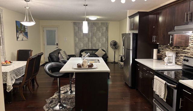 Modern Vacation Home Near West Edmonton Mall, Transit Center & LRT - 3BR in Edmonton