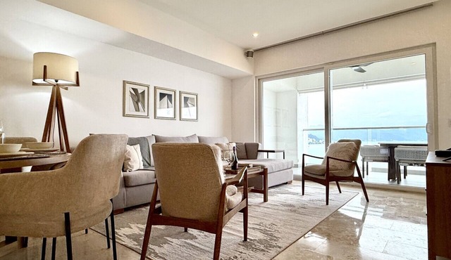 Moikkarentals | Beachfront Luxury 3BR Harbor171