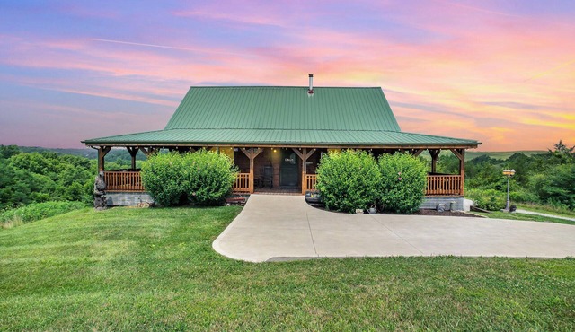 Most charming cabin blended with rustic warmth & modern comfort in williamstown in Williamstown