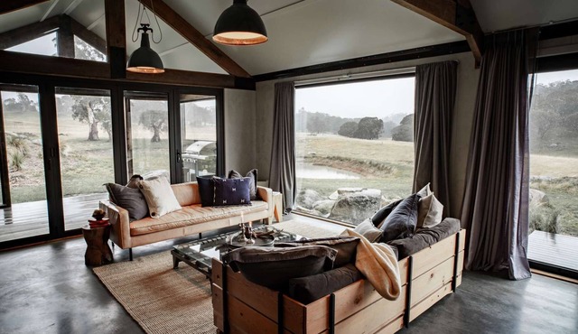 + MOUNTAIN TRANQUILITY + Fireplace + PETS WELCOME in Crackenback