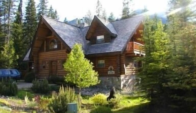 Mountainside Log Chalet at Fernie Alpine Resort in Fernie