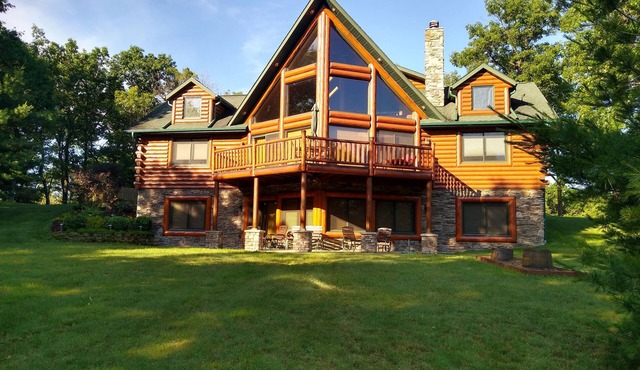 Northwoods retreat: walking distance to the Castle Rock Lake. in Mauston