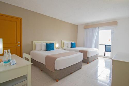 Ocean View Cancun Arenas