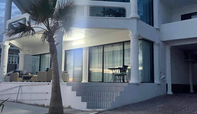 Oceanfront 10 bdrm 5 kitchen. Rent 6 bdrm Main House @ base price or add casitas