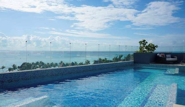 Oceanfront 1BR, Rooftop Pool, Gym, Walk to Beach